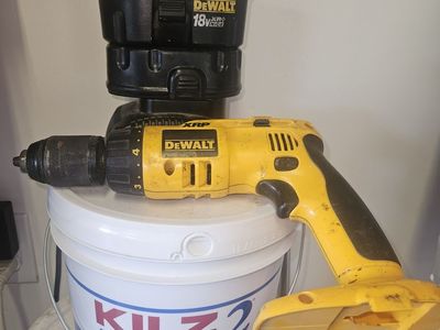 18V DEWALT DRILL