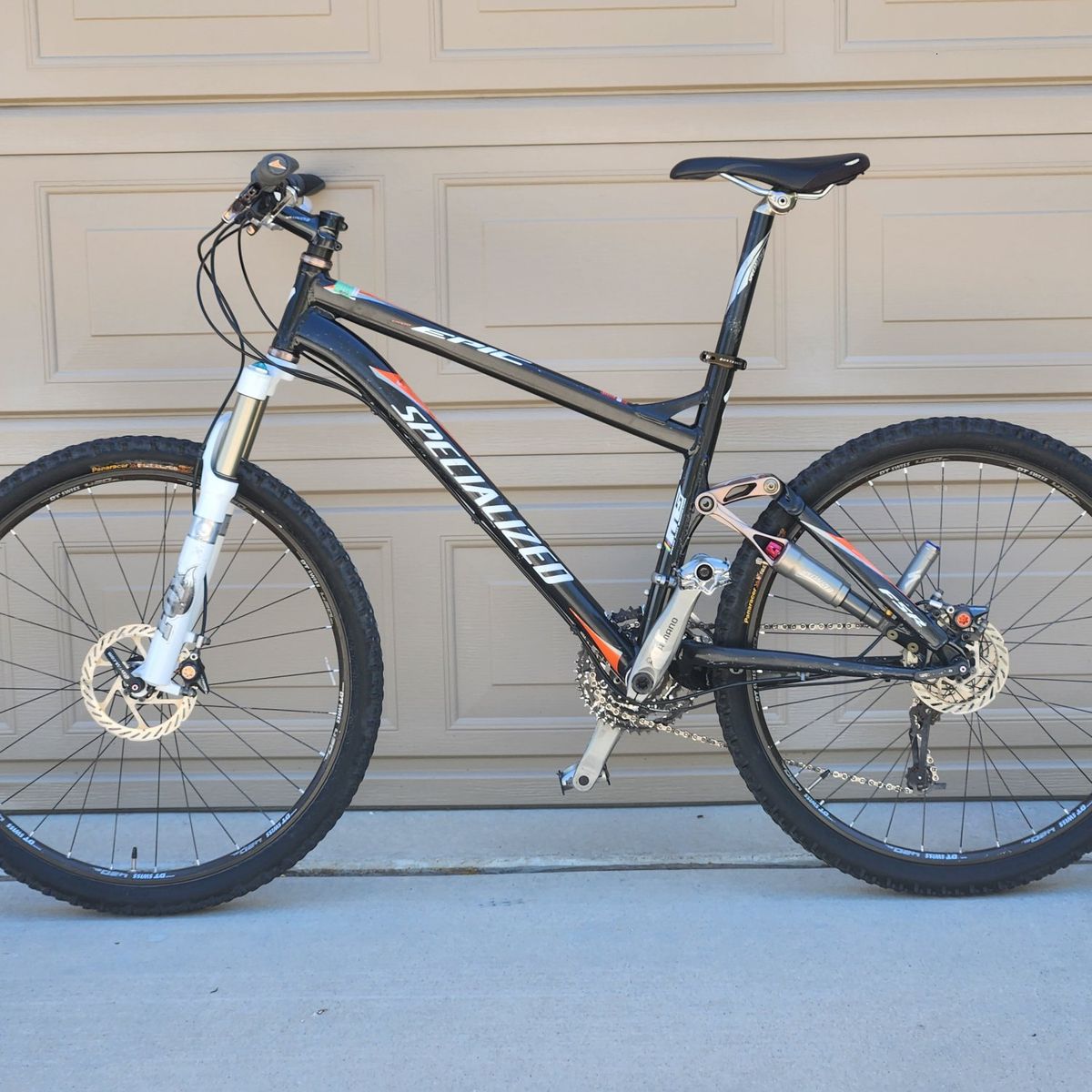 Specialized Epic Expert Bike with Brain Medium