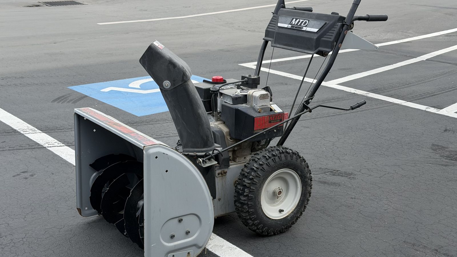 MTD Yard Machines Gold Series 8/26 Gas Snow Blower