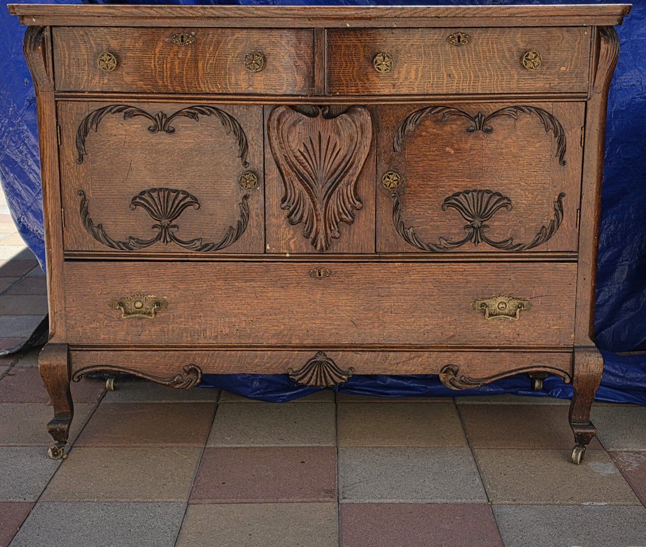 1890-1900 Antique Tiger Oak Buffet Sideboard With Carved Detailing
