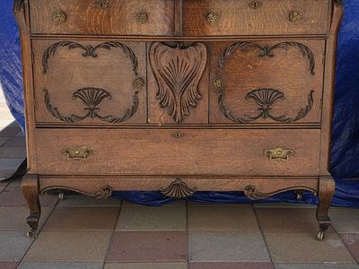 1890-1900 Antique Tiger Oak Buffet Sideboard With Carved Detailing