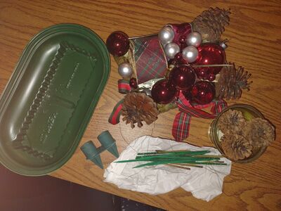 HOLIDAY CENTERPIECE KIT