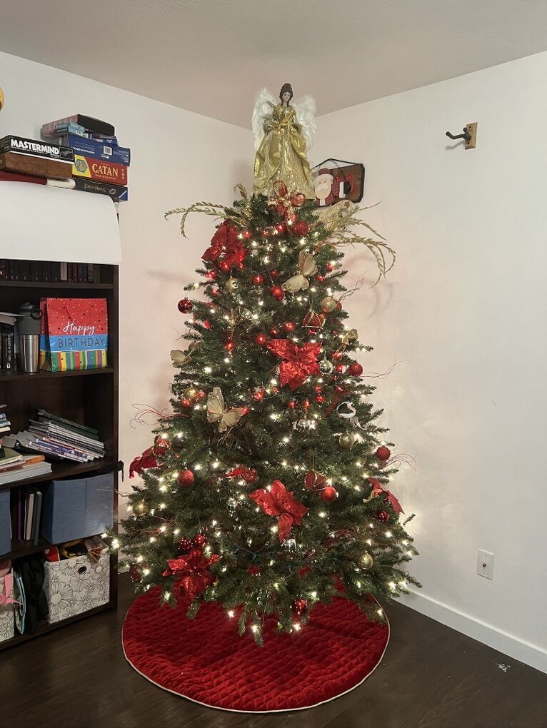 6' Christmas Tree (decorations included)