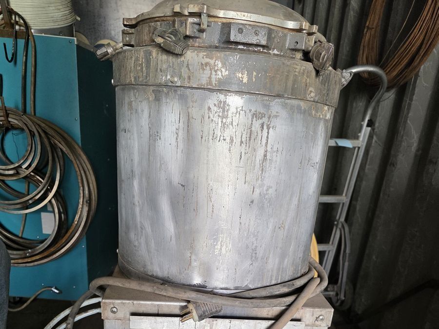 Main image 1