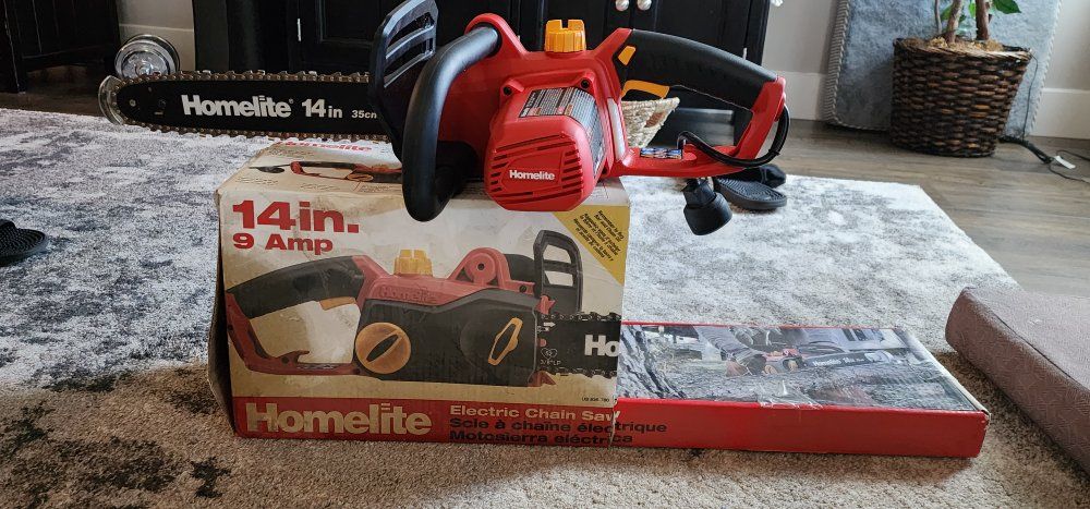 Homelite 14 in 9 Amp Electric Chain Saw with Original Box