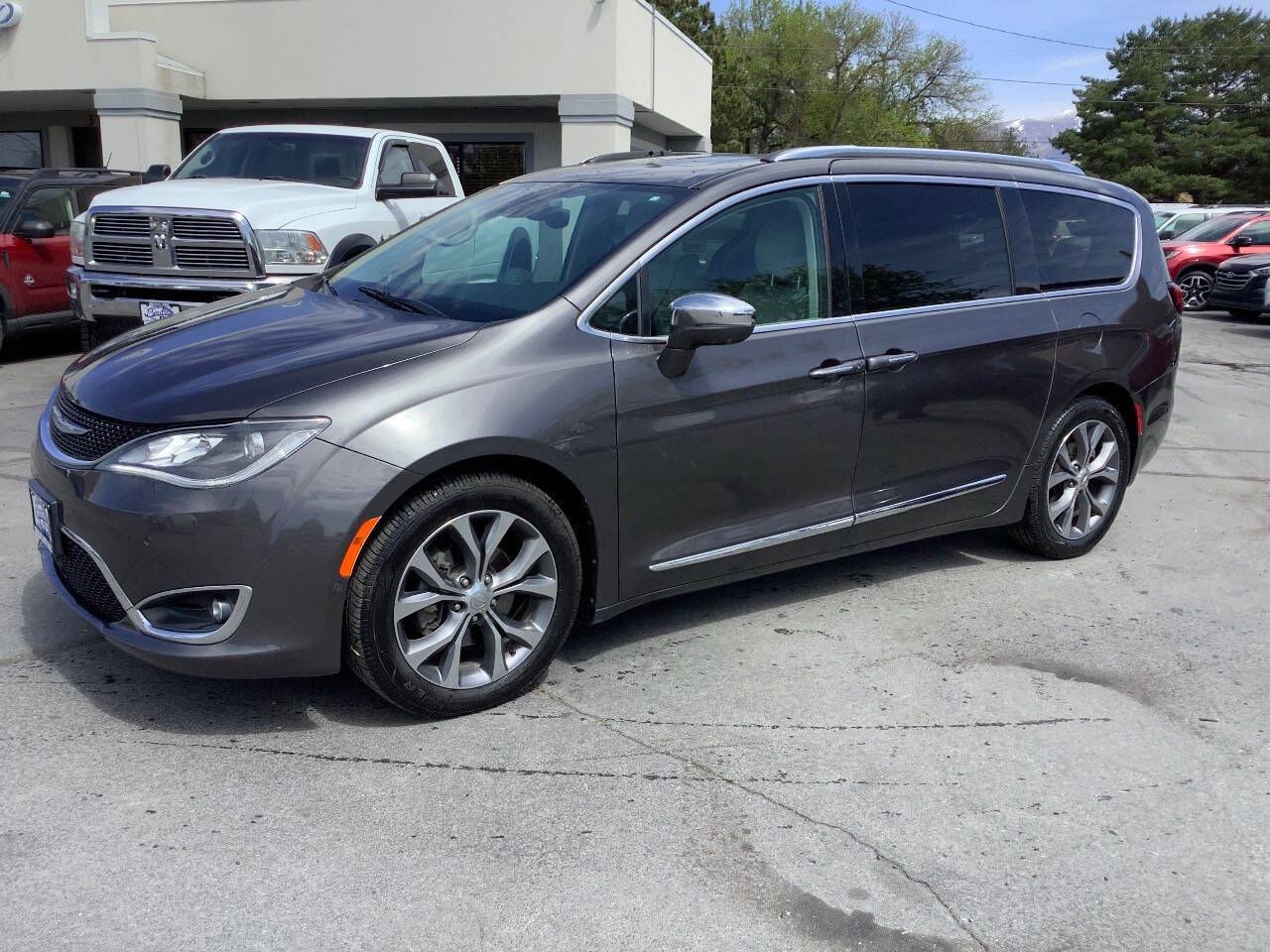 2017 CHRYSLER PACIFICA Limited