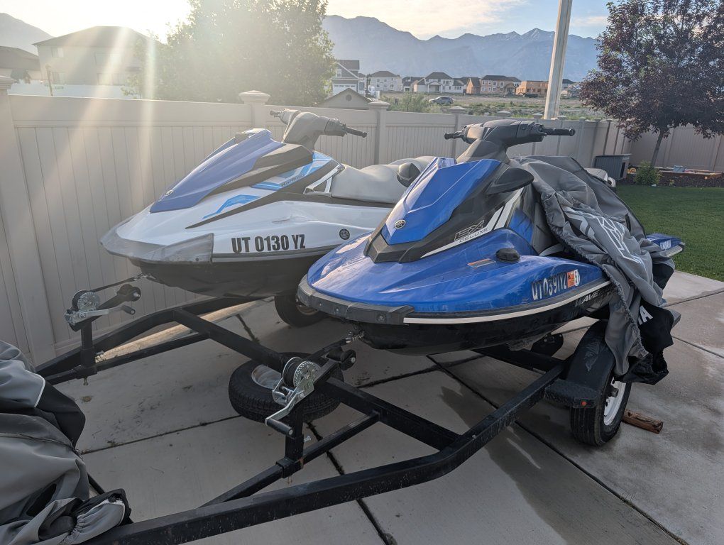 Set of 2 Yamaha Waverunners
