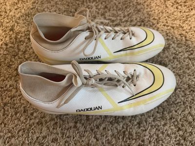 DAOQUAN White/Yellow Soccer Cleats - Men's US 10.5, EUR 44 - Usedoquan