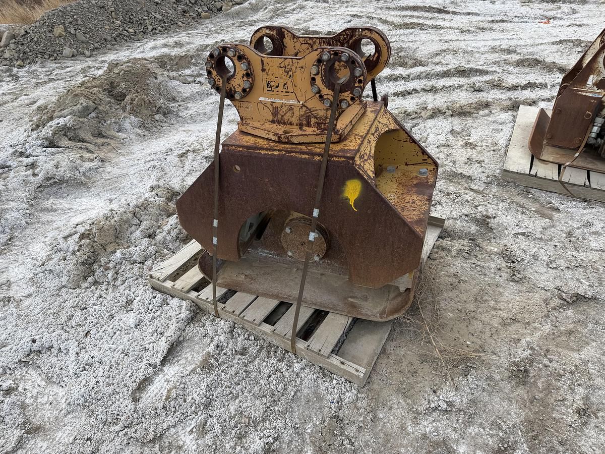 BTI 24in Hydraulic Plate Compactor Attachment Stock #2601013