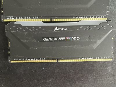 RAM (CMW32GX4M2E3200C16)