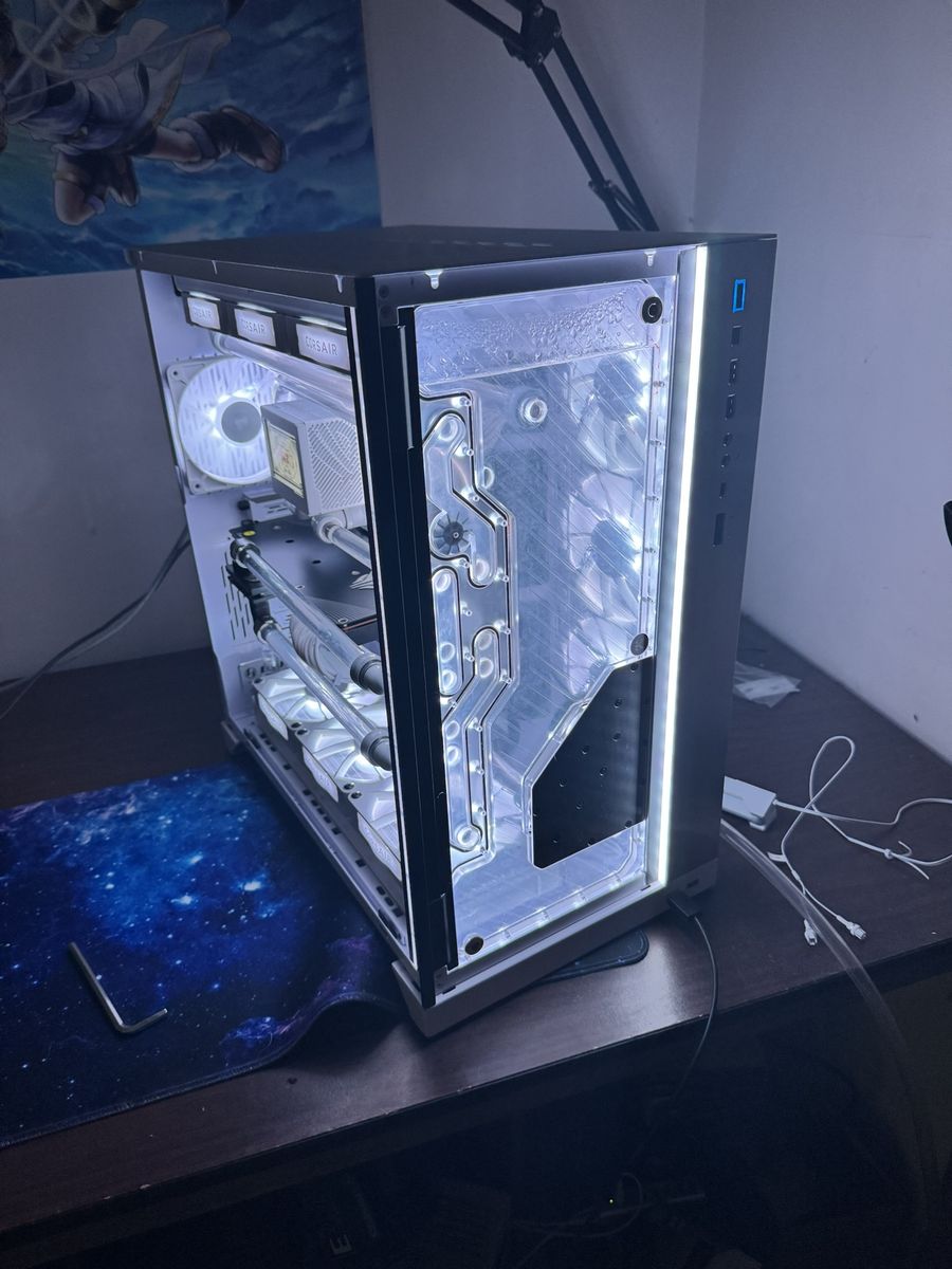 Beautiful White DDR5 32Gb 6000MHz Custom Loop High-End AM5 LiquidCooled 9800X3D 6950XT BEAST