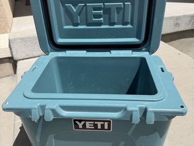 YETI Roadie 20 Hard Cooler Blue Portable Ice Chest