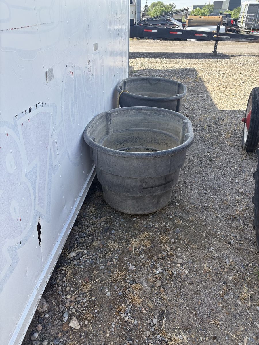 Horse feeder