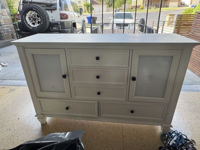 Chest of drawers
