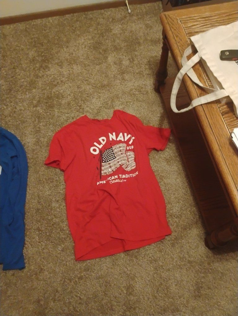 Old Navy Men's Red "American Tradition" Graphic T-Shirt - Size M