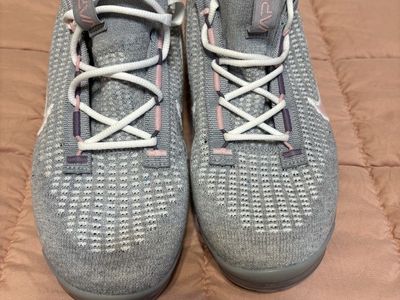 Nike vapomax for women in excellent conditions size 7 40.00 price is firm..cash only