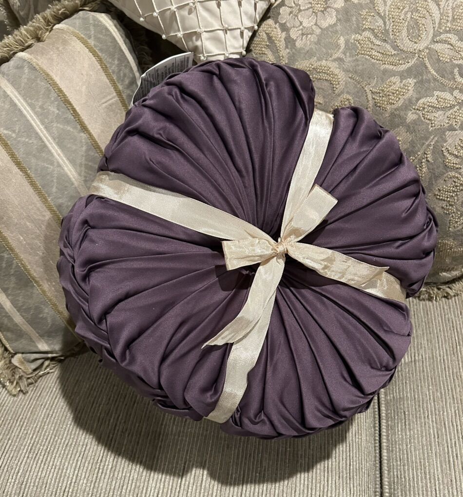 2 Round 100% Polyester 15 pintuck Ruched Pillow