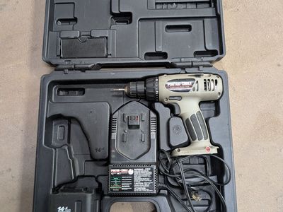 Porter Cable 14.4v Cordless Drill, battery, charger, case