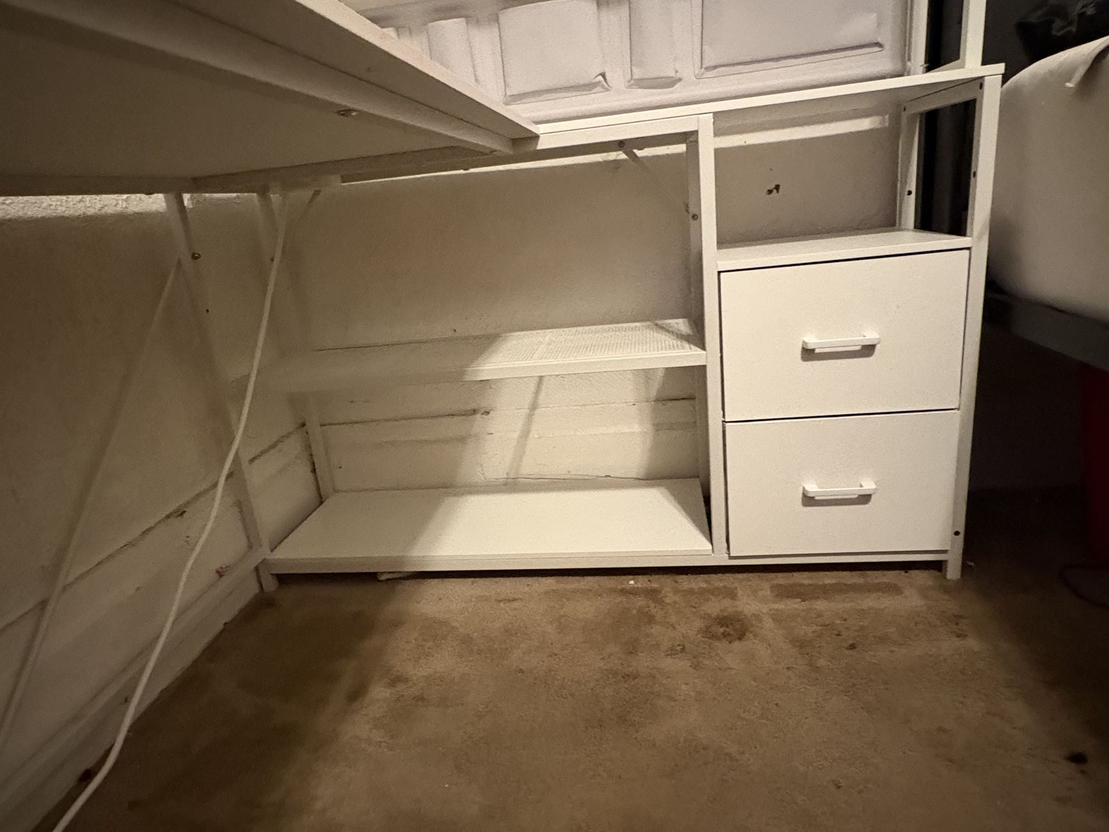 White L desk with hutch