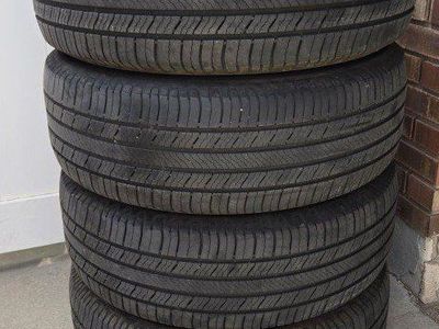 4 Michelin Defender 2 235/65R17 104H All-Season Tires - 1/4 inch tread