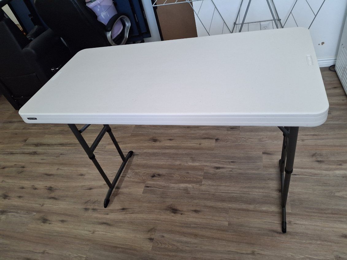 4' Lifetime Folding Table