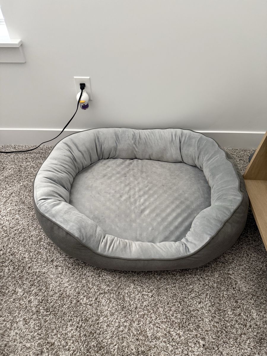 Gray Round Plush Pet Bed