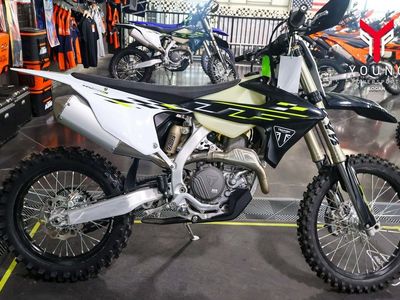2026 Triumph TF 450-C Jet black/ Pure white
