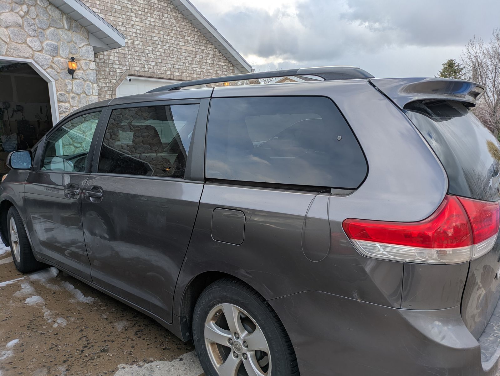 2013 TOYOTA SIENNA LE 8-Passenger