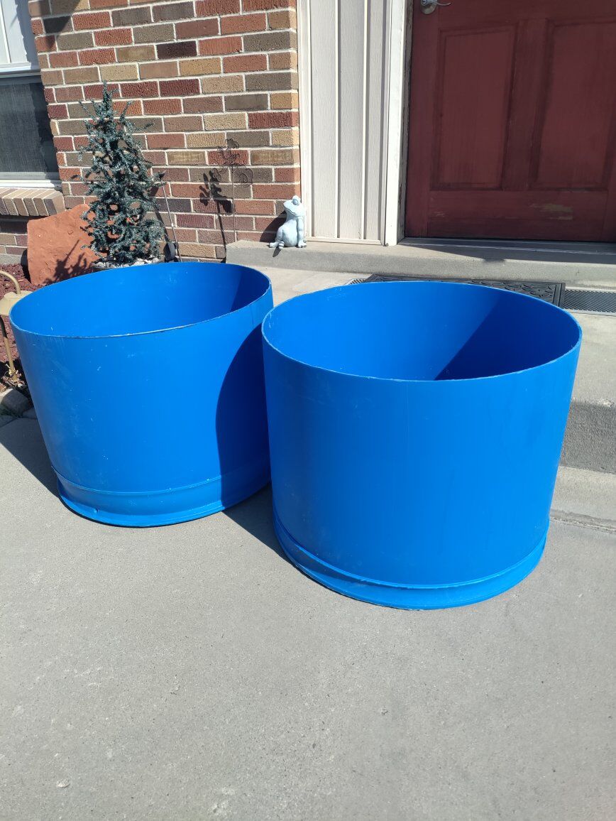 Plastic Planter Containers. Animal feedier.