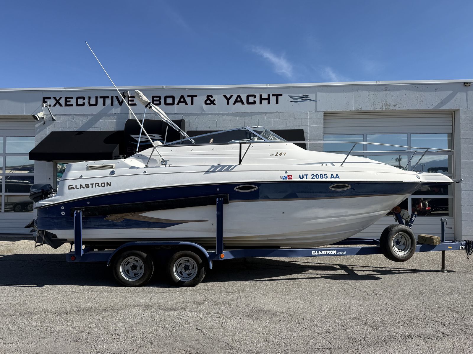 2001 24' Glastron GS 249 Aft-Cabin