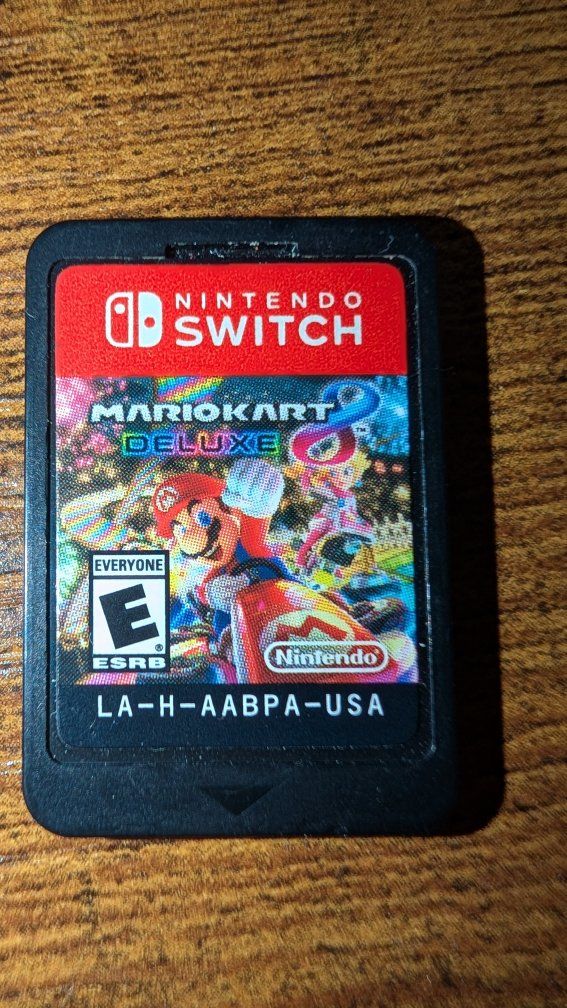 Nintendo Switch Mario Kart 8 Deluxe (ESRB Everyone) Video Game Cartridge