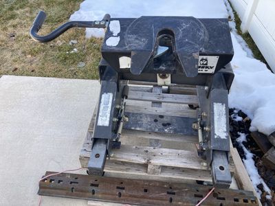 Husky 26 KW 5th wheel hitch