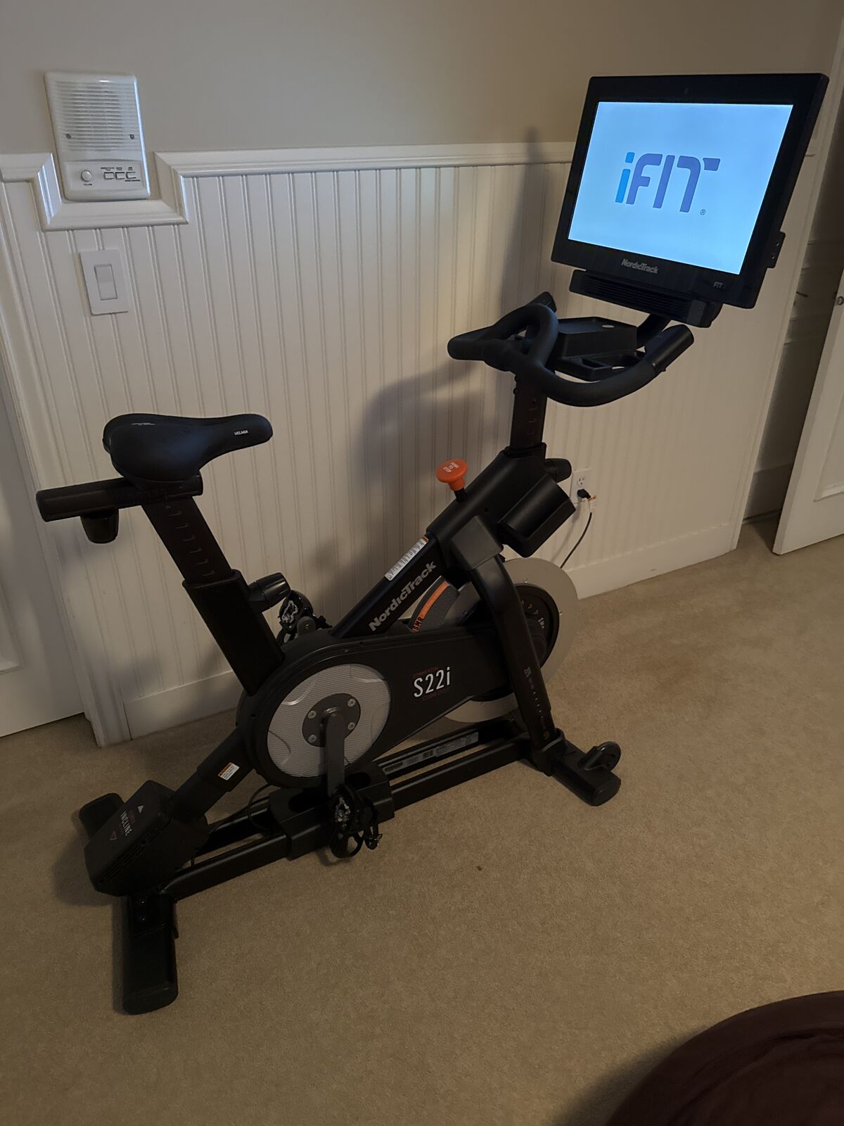 S22i NordicTrack commercial studio cycle