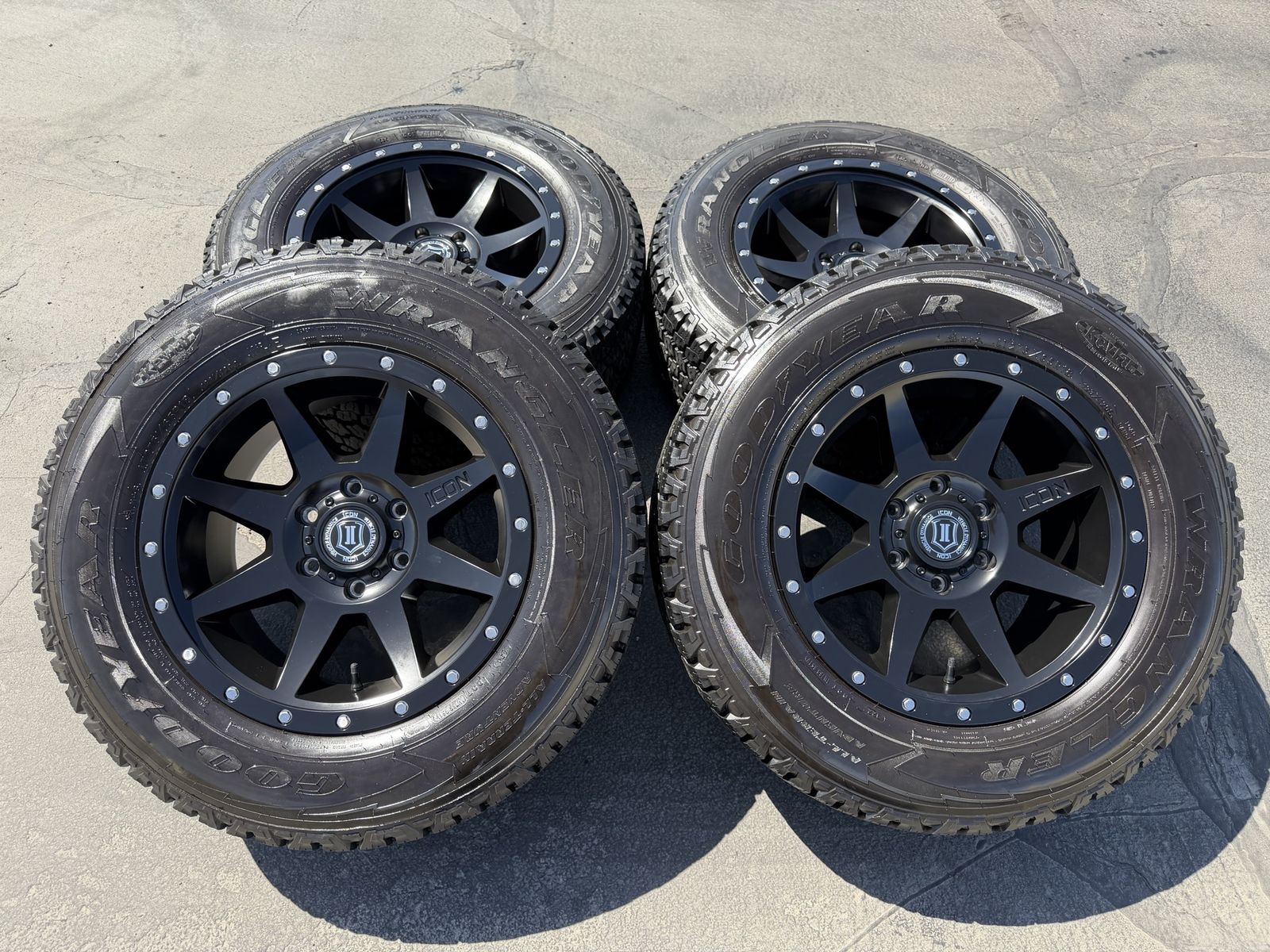 LT275/65r18 Goodyear AT Icon 6x5.5 Chevy Tacoma GM