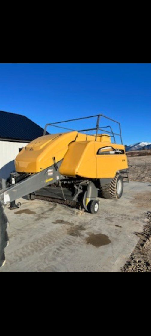 2012 Challenger LB34B (MF2170) 3x4 baler