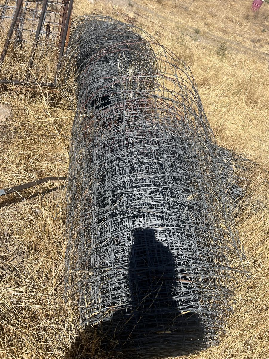 Galvanized Woven Wire Field Fence Roll - Used Barbed Wire Fencing. Net wire or field fence