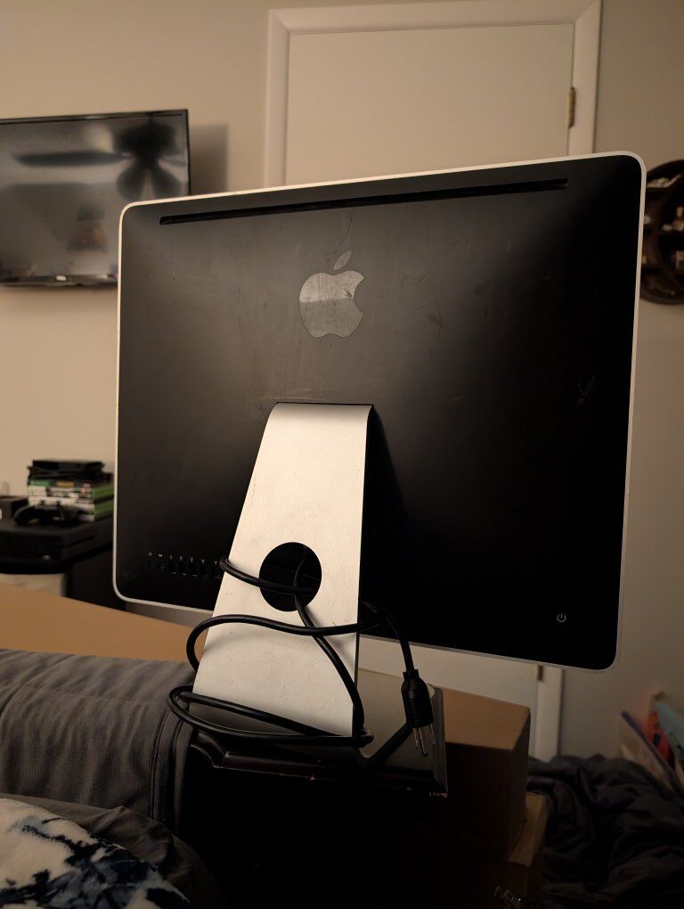 Apple iMac 20” (2007) – Needs RAM – As-Is $40