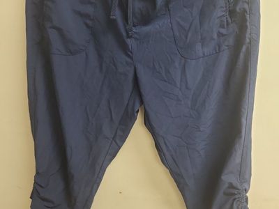Ladies Medium Navy Blue Microfiber Capri Pants with Adjustable Cuffs - Unbranded