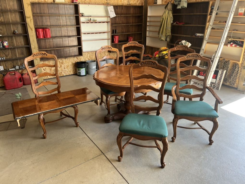 Nice Hardwood Table, Leaf, And Six Chairs