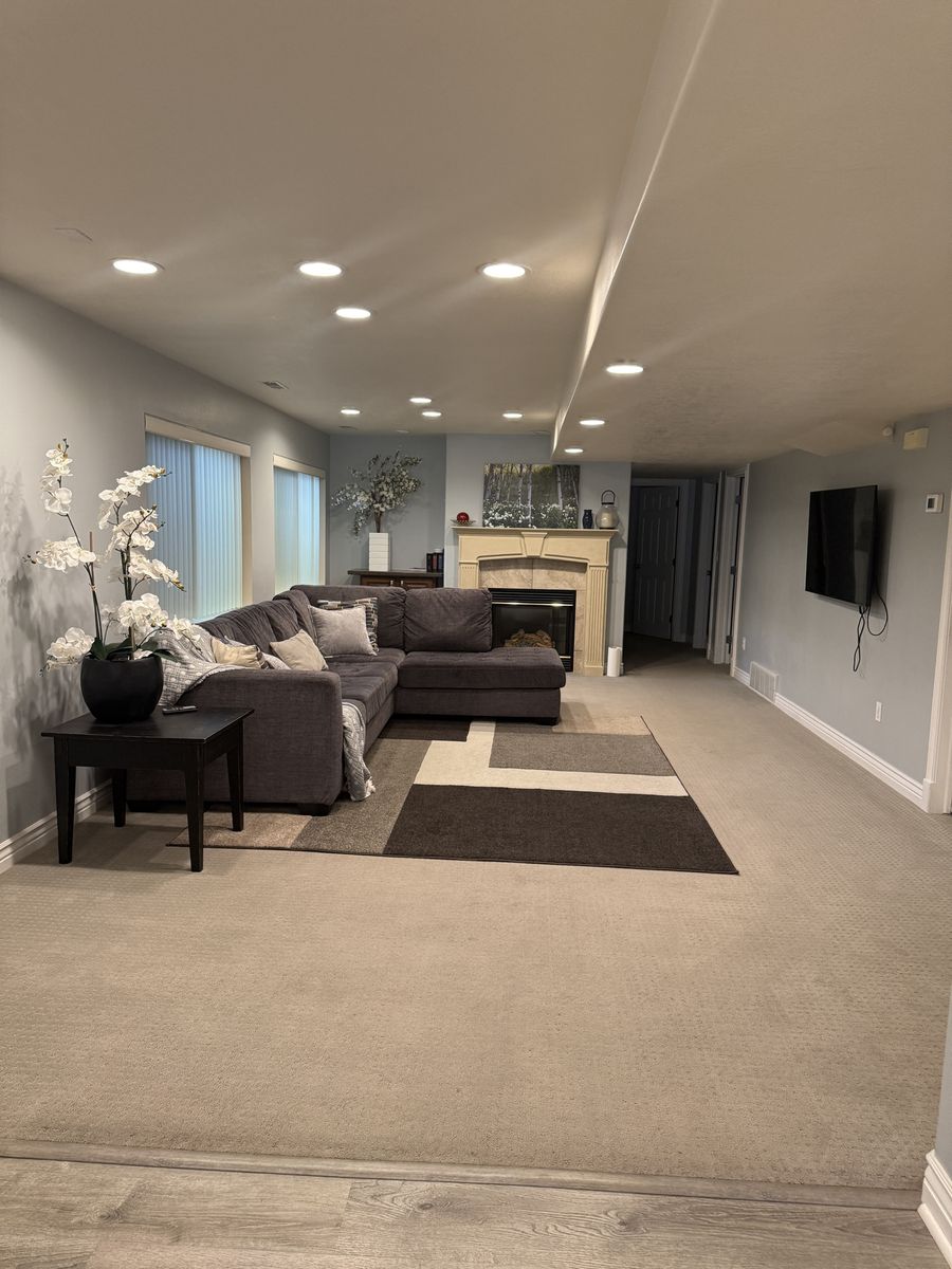 3 bedroom 1 bathroom fully furnished short term rental for rent from October through March 15.