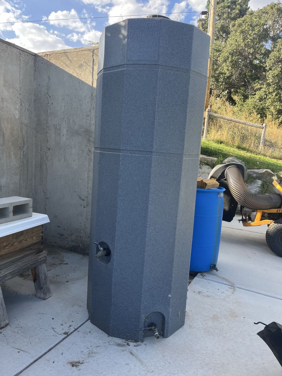 250 gallon water tank