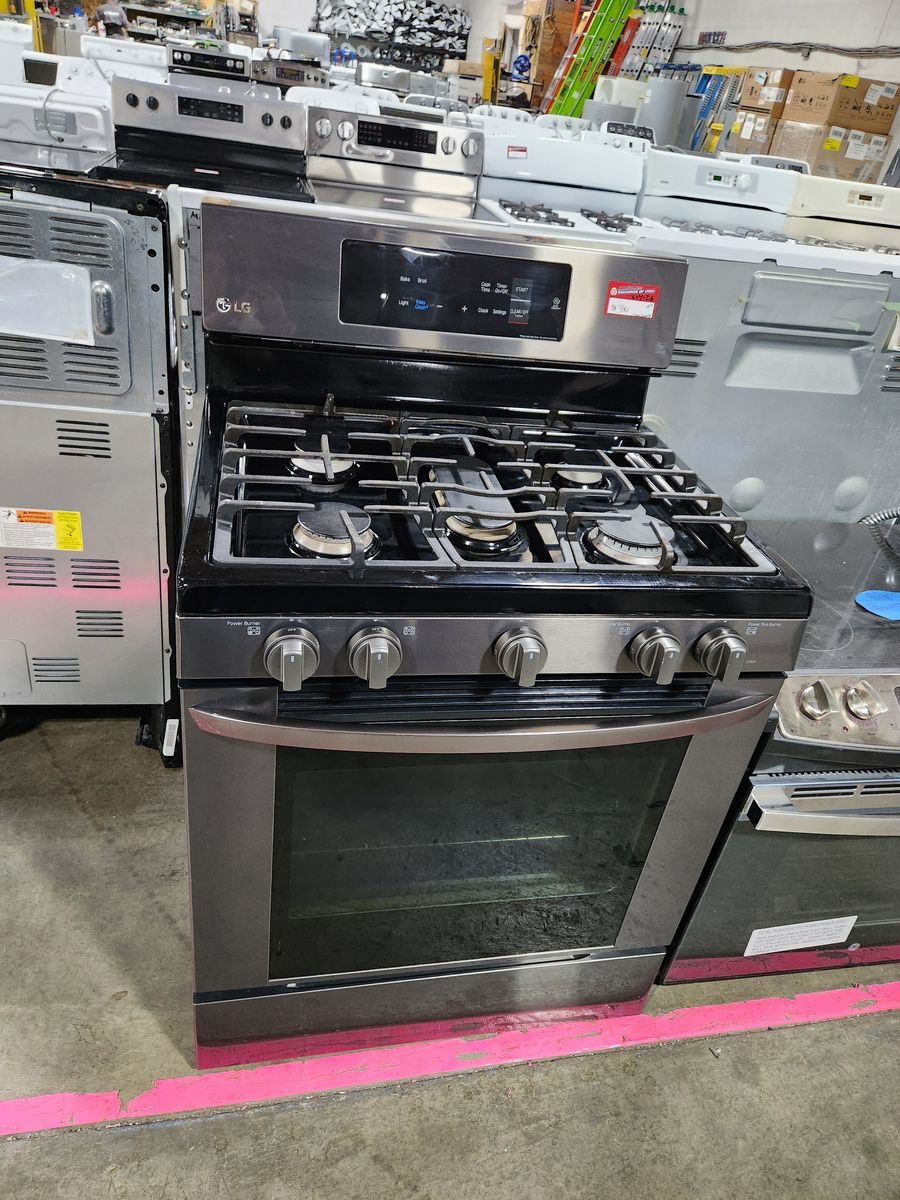 BEAUTIFUL LG BLACK STAINLESS 5 BURNER GAS RANGE! W-WARRANTY