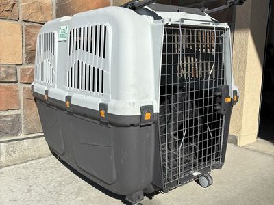 Midwest Skudo Plastic Travel Carrier for Dogs, Large, 36.25" L X 24.88" W X 27.25" H