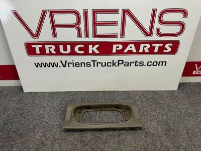 Kenworth Center Dome Light Bezel, Part # P54-1060