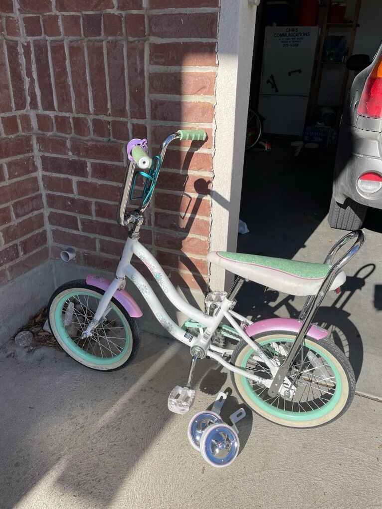 Girls schwinn bike