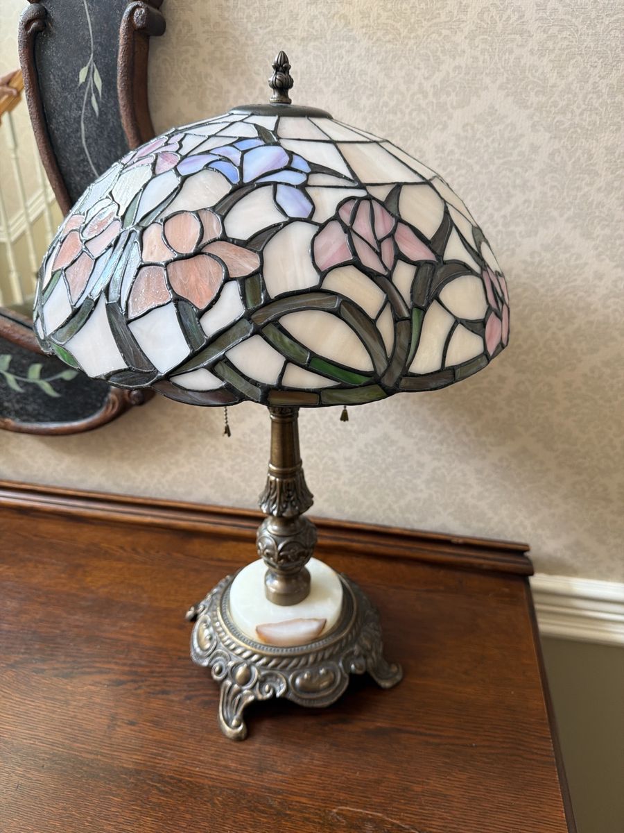 Tiffany-Style Floral Stained Glass Table Lamp