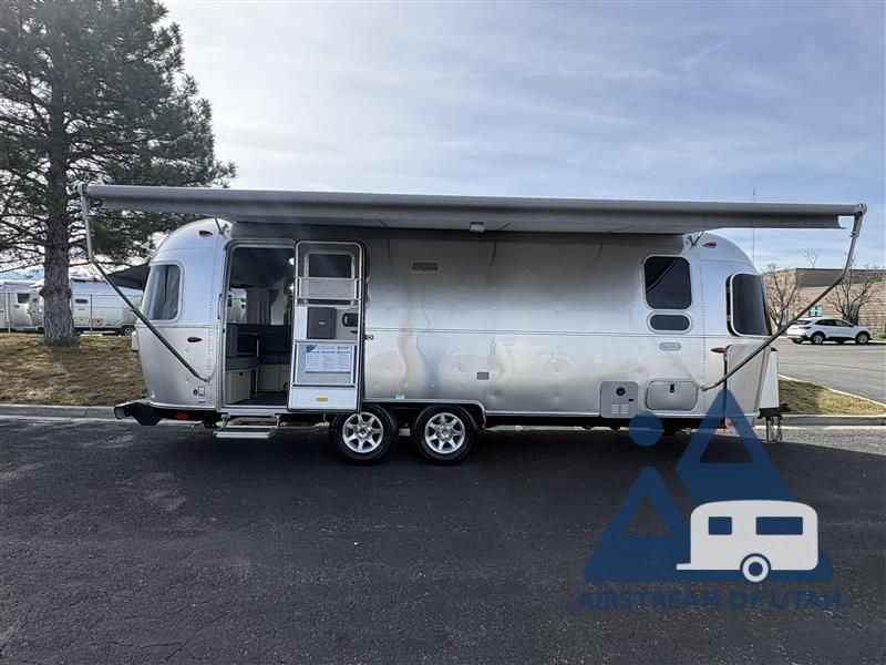 New 2025 Airstream Flying Cloud 25FB Twin