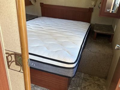 2010 Crossroads Zinger 32' Bunkhouse