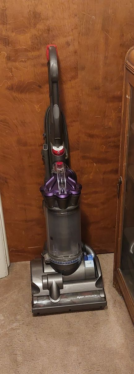 Dyson DC28 Vacuum Cleaner