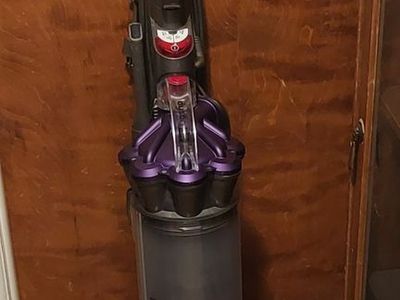 Dyson DC28 Vacuum Cleaner